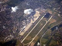 NUE Flughafen Nuernberg Luftaufnahme 2009.jpg