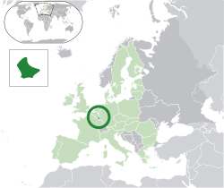 Location of  Luxembourg  (dark green)– on the European continent  (green & dark grey)– in the European Union  (green)  —  [Legend]